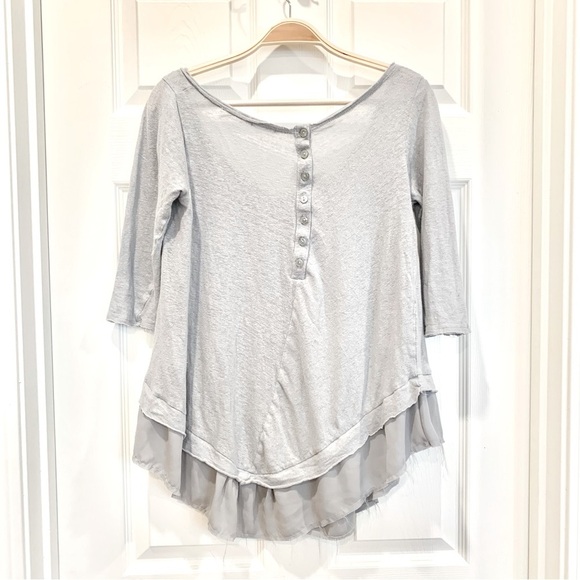 Light Grey Long Sleeves Asymmetrical Button Back Layered-Look Raw Hem Top - Picture 3 of 5